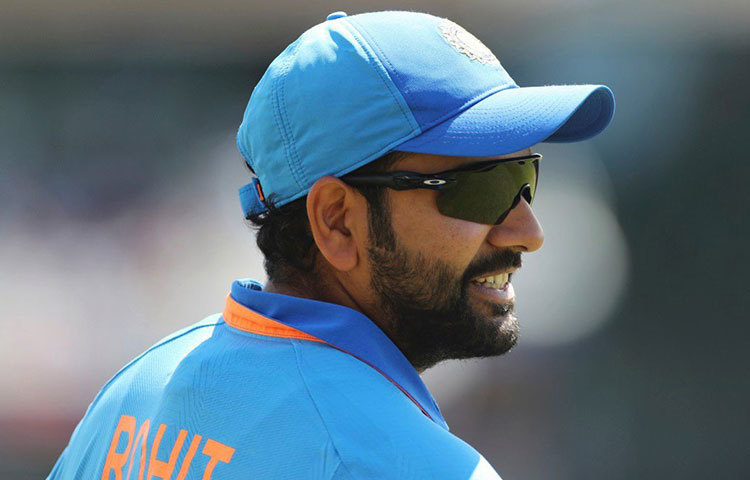 রোহিত শর্মা: ওয়ানডে বা টি-টোয়েন্টি দলে খেলার সম্ভবনা কম বিরাট কোহলির। সেই জন্য ভারতীয় দলকে নেতৃত্ব দিতে দেখা যেতে পারেন রোহিত শর্মাকে। তবে, বিরাট খেললেও দলে রোহিত যে থাকবেন, তা নিশ্চিত। দুরন্ত ফর্মে থাকা ‘হিটম্যান’কে বাদ দেয়ার কথা বোধ হয় ভাববেন না কেউই।