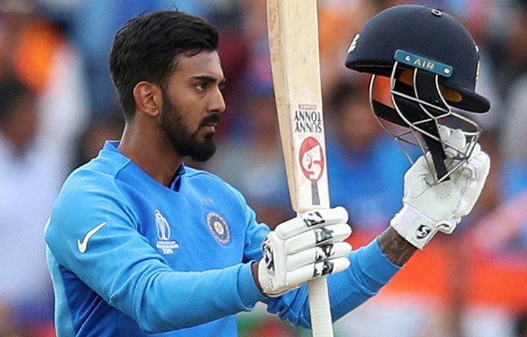 লোকেশ রাহুল: বিশ্বকাপ শুরু করেছিলেন ভারতের চার নম্বর ব্যাটসম্যান হিসেবে। কিন্তু শিখরের চোট তাকে সুযোগ করে দেয় ওপেন করার। সব ম্যাচে বড় রান না পেলেও ভরসার জায়গা হয়ে উঠেছিলেন ওপেনে। রোহিতের সঙ্গে প্রাথমিক ধাক্কা সামলে দিয়েছেন অনেক ম্যাচেই।