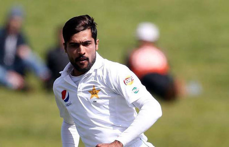 আমির জানিয়েছেন, ‘দেশের হয়ে প্রতিনিধিত্ব করাটা আমার কাছে স্বপ্নের মতো। ছোট থেকে সেই স্বপ্নটা দেখতাম। টেস্ট ক্রিকেট থেকে নিজেকে সরিয়ে সাদা বলের ক্রিকেটে মনোনিবেশ করতে চাই। সামনের বছর টি-২০ বিশ্বকাপে ভালো পারফর্ম করতে চাই।’