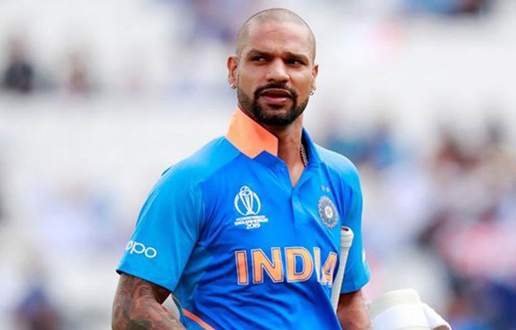 শিখর ধাওয়ান: চোটের কারণে বিশ্বকাপ থেকে ছিটকে গিয়েছিলেন শিখর। চোট কাটিয়ে ফিরে এই সিরিজের প্রথম ম্যাচে সফল না হলেও রান পেয়েছেন দ্বিতীয় ম্যাচে। ১৬ বলে ২৩ করলেও শিখরের ব্যাট থেকে রান আসতে শুরু করায় কিছুটা স্বস্তিতে ভারতের থিঙ্ক-ট্যাঙ্ক। তৃতীয় ম্যাচেও ওপেনার হিসেবে তাকে ফর্মে ফেরার আর একটা সুযোগ দেওয়া হতেই পারে।