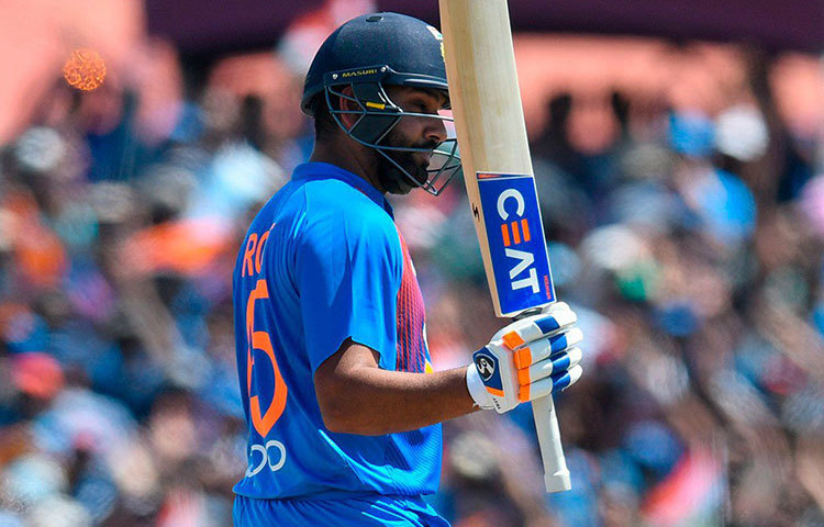 রোহিত শর্মা: বিশ্বকাপের পর অনেকেই চেয়েছেন রোহিতের হাতে যাক ওয়ান ডে অধিনায়কের ব্যাটন। ক্যাপ্টেন রোহিতকে না পেলেও হিট-ম্যান রোহিতকে কিন্তু পেতে চাইবে ভারতীয় দল।