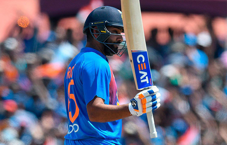 রোহিত শর্মা: আগের ম্যাচে ভালো শুরু করেও ব্যর্থ হয়েছেন অধিনায়ককে সঙ্গ দিতে। তবে হিট-ম্যানকে কখনো দলের বাইরে বসিয়ে রাখতে চাইবে না দল।