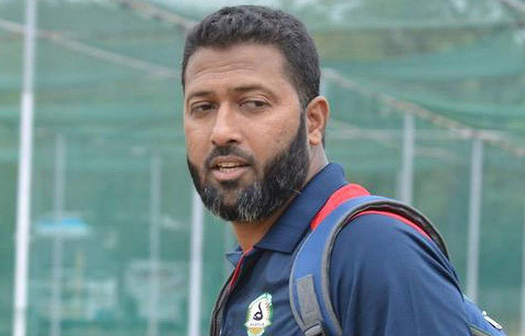 ২০০২ সালে সৌরভের নেতৃত্বে ফিরে আসেন তিনি। কিন্তু মাত্র পাঁচটি টেস্ট খেলেই আবার বাদ পড়েন। সৌরভের নেতৃত্বে আর ফেরা হয়নি। সেই নয়টি ইনিংসে করেছিলেন ২১৫ রান। প্রথম শ্রেণির ক্রিকেটে নিয়মিত রান পেলেও এরপর উপেক্ষাই জুটেছে মুম্বাইয়ের এই ওপেনারের কপালে।