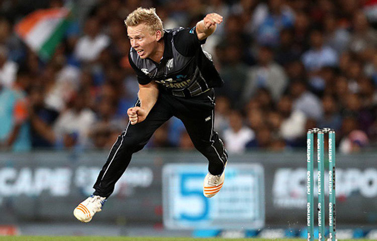 চেন্নাই সুপার কিংস তাকে দক্ষিণ আফ্রিকার পেসার লুঙ্গি এনগিডির বদলে দলে নেয়। কোচ স্টিফেন ফ্লেমিং বলেন, তারা এমন এক জনকে খুঁজছিলেন, যিনি পেসার এবং দক্ষ অলরাউন্ডার। এ ছাড়াও উচ্চতার জন্যও দলে জায়গা করে নিয়েছেন তিনি।