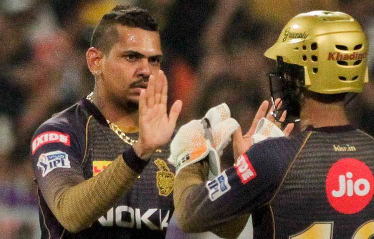 যে পিচে সুনীল নারাইন এত ভালো বল করলেন, সেখানে সাফল্য পেলেন না আর কোনো স্পিনারই। শেষ দুই ওভারে ২৪ রান আটকাতে পারেননি গার্নি-পীযূষরা।