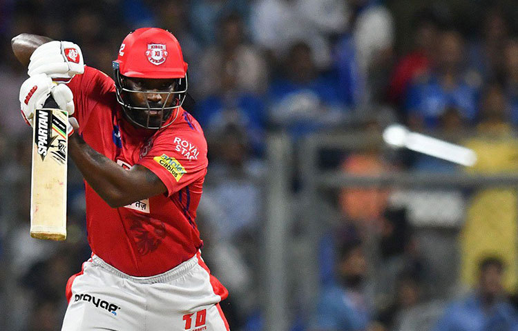 এক ইনিংসে সবচেয়ে বেশি ছক্কা মারার রেকর্ড কিন্তু ক্রিস গেইলেরই। চলতি বছর কিংস ইলেভেন পাঞ্জাব হয়ে মাঠে নেমেছেন তিনি। এক ইনিংসে সবচেয়ে বেশি ছক্কা হাঁকানোর রেকর্ডও এই দলেরই হয়ে, তবে সেটা ছিল ২০১৩ সালে।