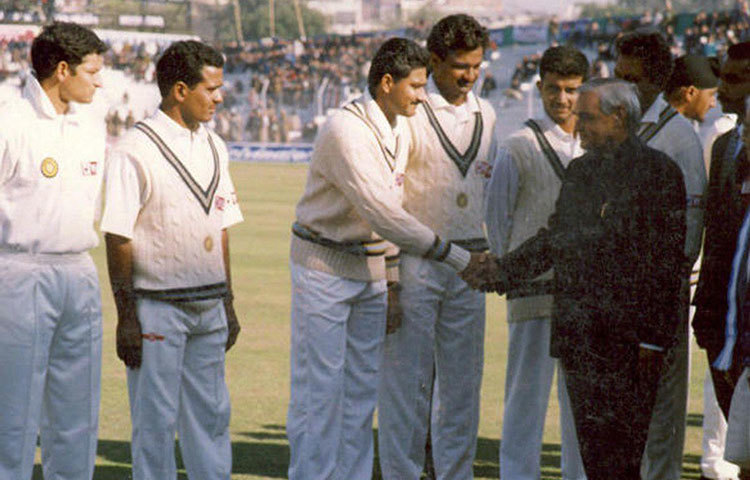 বাঁ-হাতি এই মিডল অর্ডার ব্যাটসম্যান জাতীয় দলের জার্সি গায়ে দু’টি টেস্টও খেলেছেন।