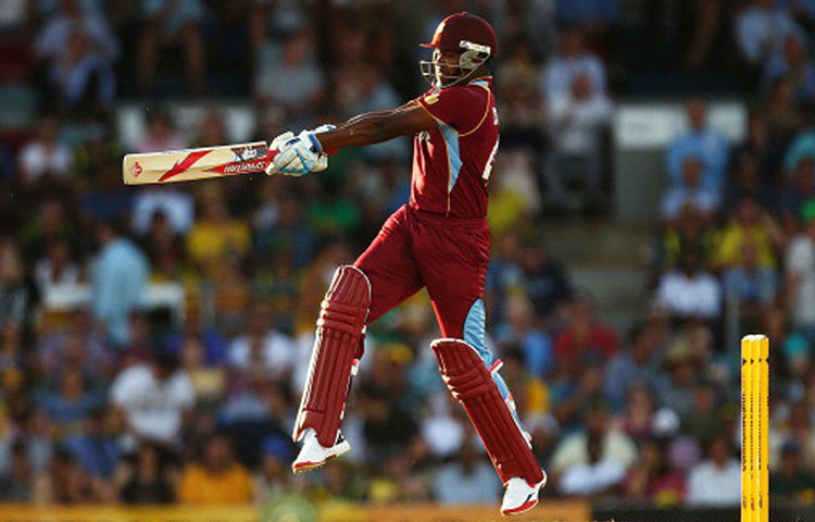 ডারেন ব্রাভো: বাঁহাতি এই ব্যাটসম্যানটি এখনও পর্যন্ত ১০২টি একদিনের ম্যাচ খেলেছেন। গড় তিরিশের বেশি। রয়েছে তিনটি শতরান।