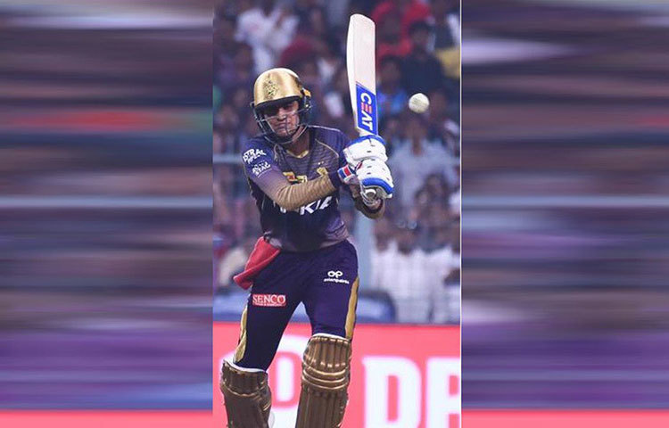 তিন নম্বরে থাকতে পারেন শুভমান গিল। প্রথম দিকে নামলে দলের ক্ষেত্রে দ্রুত রান তুলতে পারবেন বলেই আশা ক্রিকেট বিশেষজ্ঞদের। মাথা ঠান্ডা হওয়ায় বিপক্ষের বোলাররা স্ট্র্যাটেজি বুঝতে পারেন না শুভমানের।