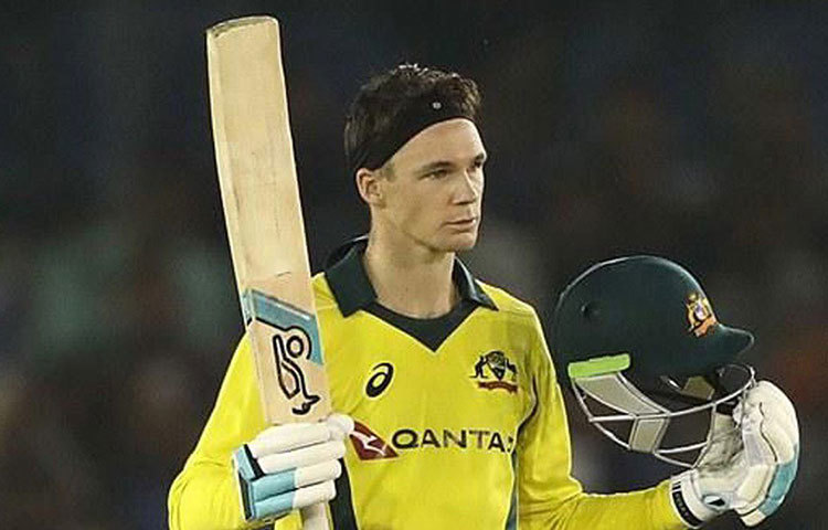 পিটার হ্যান্ডসকম্ব: অস্ট্রেলিয়ার উইকেটরক্ষক ব্যাটসম্যানটি এখনও পর্যন্ত ২১টি ম্যাচ খেলেছেন। ব্যাটিং হাতটাও বেশ ভালো। মিডল অর্ডারে দ্রুত রান তুলতে পারেন। কিন্তু সুযোগ পাননি পিটার। তার না থাকা কিন্তু ভোগাতে পারে দলকে।