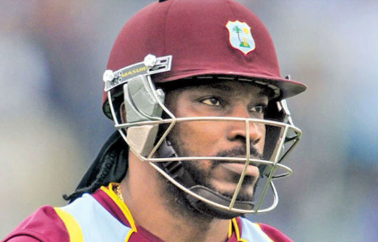 ক্রিস গেইল: ওয়েস্ট ইন্ডিজের অন্যতম সফল ক্রিকেটার। বিশ্বের অন্যতম বিধ্বংসী ক্রিকেটার। আন্তর্জাতিক ক্রিকেটে ১৮ হাজারেরও বেশি রান আছে তার। এক দিনের আন্তর্জাতিকে দ্রুততম ডাবল সেঞ্চুরির রেকর্ড রয়েছে তার দখলে। বয়স ৩৯। এটাই সম্ভবত তার শেষ বিশ্বকাপ। ২৮৮টি ওয়ান ডে খেলেছেন। ১০ হাজারের বেশি রান করেছেন।