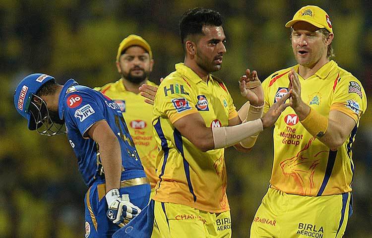 বাড়িতে দুই ভাইয়ের নামেই দেওয়া হয়েছে পুজো। আগরায় যৌথ পরিবারেই বেড়ে উঠেছেন তারা। আইপিএল ফাইনাল দেখতে পুরো চাহার পরিবারই রবিবার হাজির থাকছেন হায়দরাবাদের রাজীব গান্ধী ক্রিকেট স্টেডিয়ামে।