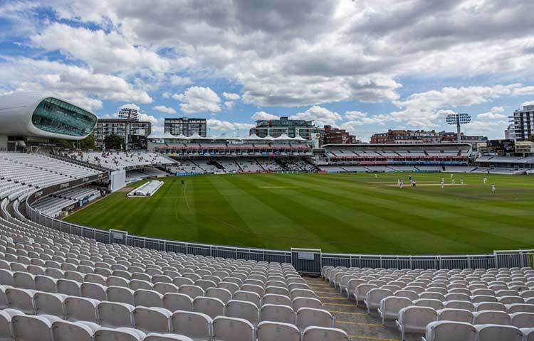 জানেন কি কোন কোন খেলোয়াড় রয়েছেন ভনের দলে? কোন তিন ভারতীয়ই বা জায়গা করে নিলেন ভন-স্কোয়াডে? কেন দলে জায়গা পেলেন তারা? ভনের মতে, সারা বিশ্বে এই মুহূর্তে ওয়ান ডে ফর্ম্যাটে সেরা ফর্মে থাকা খেলোয়াড়দের নিয়েই তার স্বপ্নের দল গড়েছেন তিনি।