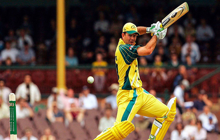 তিন নম্বরে রাখতে হবে রিকি পন্টিংকে। পর পর দু’বার বিশ্বকাপজয়ী দলের ক্যাপ্টেন তিনি। ২০০৩ সালে বিশ্বকাপ ফাইনালে ভারতের বিরুদ্ধে ১৪০ রানে অপরাজিত ছিলেন পন্টিং। মিডল অর্ডারের অন্যতম নির্ভরযোগ্য ব্যাটসম্যান তিনি।