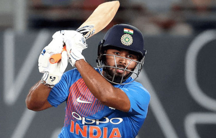 নিউজিল্যান্ডের বিরুদ্ধে শিখরের জায়গায় ওপেন করতে পারেন কে এল রাহুল। চারে নামতে পারেন ঋষভ।