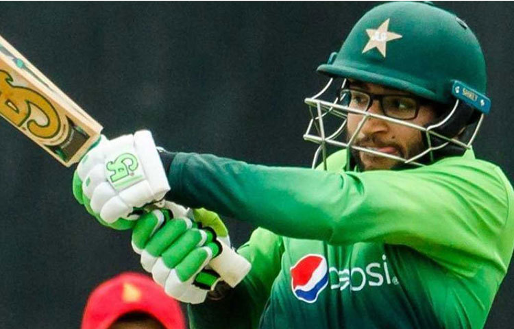 রোহিতের সঙ্গে থাকবেন ইমাম উল হক। অস্ট্রেলিয়ার বিরুদ্ধে ৫৩ রান করার পরে লেগস্টাম্পের বাইরের বল তাড়া করতে গিয়ে আউট হন ইমাম। ওয়েস্ট ইন্ডিজের বিরুদ্ধে রান না পেলেও পরের দুই ম্যাচে বেশ ভালো খেলেছেন। তাই আমাদের দলের ওপেনার তিনিই।