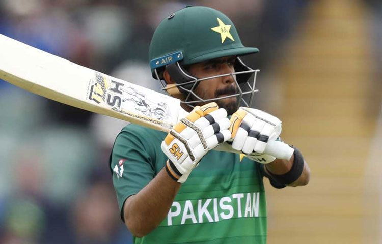 বাবর আজম: দলে এখনও বিশেষ ছাপ ফেলতে পারেননি। তবে অনেক ম্যাচ জেতানো ইনিংস খেলেছেন। আজকের ম্যাচে তার ব্যাট চলে কি না সেটাই দেখার।