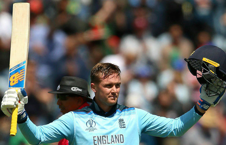 ইংলিশ ব্যাটসম্যানদের মধ্যে সর্বোচ্চ ব্যক্তিগত ওডিআই রান কে করেছেন বলুন তো? উত্তরটা অনেকেরই জানা, জেসন রয়। অস্ট্রেলিয়ার বিপক্ষে ১৮০ রান। তবে ইংল্যান্ডে নয়, জেসনের জন্ম দক্ষিণ আফ্রিকার ডারবানে। ১০ বছর বয়সে ইংল্যান্ডে চলে আসে তার পরিবার। ৮০টি ওডিআইতে এই মারকাটারি ব্যাটসম্যানের রয়েছে ৩১৫৩ রান।