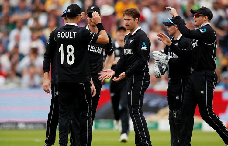 নিউজিল্যান্ড: চলতি বিশ্বকাপে কিউইদের পারফরম্যান্স বেশ ভালো। তবে ক্যাচ মিসের ক্ষেত্রে তারাও খুব একটা পিছিয়ে নেই। এখন পর্যন্ত মোট ৯টি ক্যাচের সুযোগ নষ্ট করে তালিকায় তিন নম্বরে রয়েছে ব্লাক ক্যাপসরা।