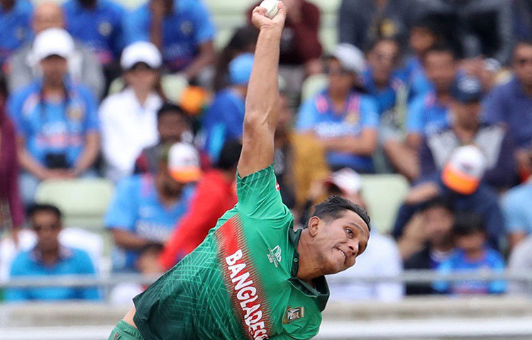 মোর্তাজা এবং সাইফুদ্দিন বল হাতে তেমন বেগ দিতে পারেননি রোহিত-রাহুলকে। শুরুতে মুস্তাফিজুরকে আনলে হয়ত এই সমস্যা হত না।