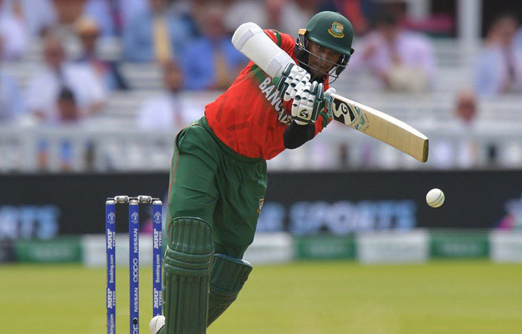 সাকিব আল হাসান: এই বিশ্বকাপে বাংলাদেশের হয়ে তিন নম্বরে তিনি যে ফর্ম দেখিয়েছেন, অন্য কাউকে তিন নম্বরে ভাবা মুশকিল। শুধু ব্যাট হাতেই নয়, সেরা একাদশে বল হাতেও দলের ভারসাম্য বজায় রাখতে পারবেন তিনি। ৮ ম্যাচে ৬০৬ রান ও ১১টি উইকেট নিয়ে তিনি এই বিশ্বকাপের সেরা অলরাউন্ডার।