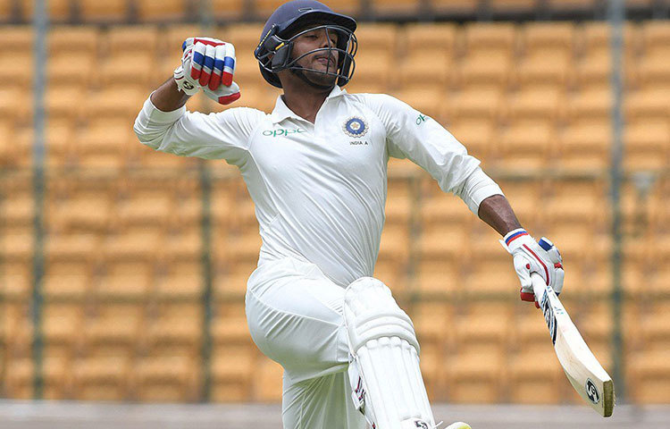 মায়াঙ্ক আগরওয়াল: অস্ট্রেলিয়ায় ২টি ম্যাচে ওপেন করেন তিনি। চাপের মুখে করেন দু’টি অর্ধশতরানও। বিশ্বকাপে ডাক পাওয়াই আন্দাজ দিয়েছিল ভারতীয় দল তাকে নিয়ে ভাবছে। দেখা যাক ক্যারিবিয়ানদের বিরুদ্ধে কেমনভাবে মেলে ধরতে পারেন নিজেকে।