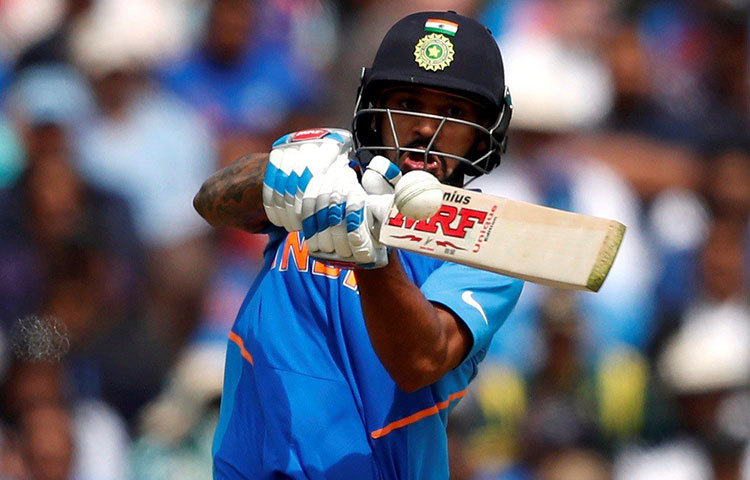 শিখর ধাওয়ান: দুটো ম্যাচ খেলেই বিশ্বকাপ থেকে ছিটকে যেতে হয়েছিল। তিনি সুস্থ হয়ে উঠেছেন। তবে নতুন ওপেনার তৈরি রাখার জন্য ঘুরছিল পৃথ্বী শ-এর নাম। যদিও কোমরের চোটে ভুগছেন তিনিও। তাই নির্বাচকরা বেছে নিলেন তাকেই।