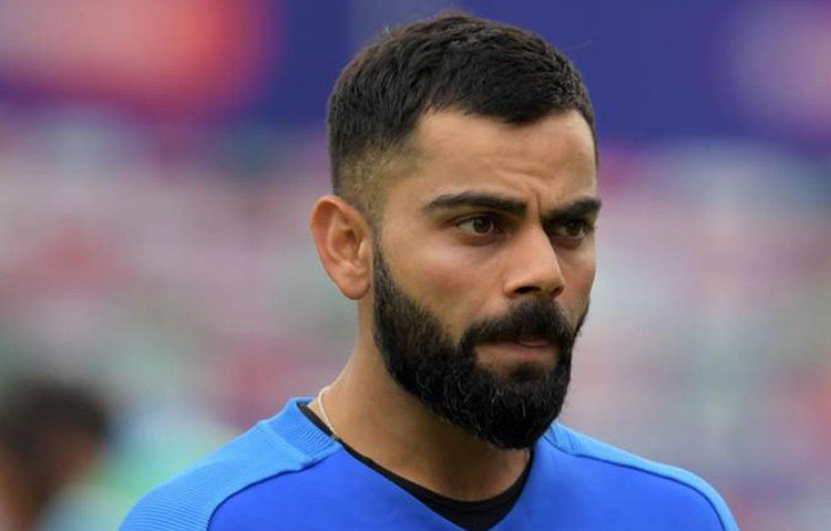 বিরাট কোহলি: বিশ্বের সেরা ব্যাটসম্যানদের একজন তিনি। টি-টোয়েন্টিতে এখনো ভয়ঙ্কর হতে দেখা না গেলেও, তিনি দলে থাকা মানে ভরসা পাবে ভারতীয় ব্যাটিং। যার চওড়া ব্যাটের পিছনে মুখ লুকতে পারে ভারতের মিডল অর্ডারও। সামনে থেকে দলকে নেতৃত্ব দিতে তিন নম্বরে থাকবেন তিনিই।