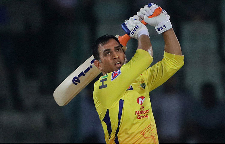 মহেন্দ্র সিং ধোনি: মহেন্দ্র সিং ধোনির মারা ছয়ে বিশ্বকাপ জিতেছিল ভারত। বিশ্বজয়ের সেই মাঠেই আজ নামছেন ধোনি। চেন্নাইকে সব সময়ই এগিয়ে রেখেছে ধোনির ক্ষুরধার মস্তিষ্ক। গত ম্যাচেরও নায়ক তিনি। তার অভিজ্ঞতা দলের সবচেয়ে বড় সম্পদ। চারে খেলার কথা মাহিরই।