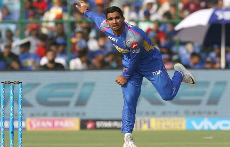 রাজস্থান রয়্যালসের মহীপাল লোমরোর এরকমই একজন ক্রিকেটার। মাত্র ১৯ বছর বয়সে রাজ্যের দলকে অধিনায়কত্ব করেছেন তিনি। সৈয়দ মুস্তাক আলি ট্রফিতে তার গড় ছিল ৪০। বা-হাতি এই স্পিনার অলরাউন্ডারকে নিলে রাজস্থান রয়্যালসের ফল অন্য রকম হতে পারত বলেই মনে করছেন ক্রিকেট বিশেষজ্ঞরা।