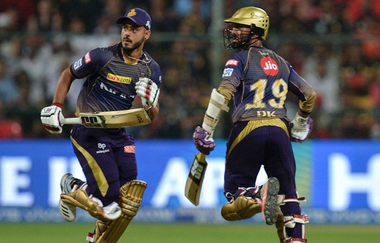 চার নম্বরে নামতে পারেন নীতীশ রাণা। গত ম্যাচ বাদ দিলে আগের ম্যাচগুলোতে তার ব্যাটে ভর করে অনেকটাই এগিয়েছে নাইটরা।