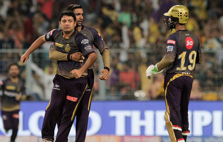 দলে ভালো কোনো পেসার না থাকাটা কেকেআরের পিছিয়ে যাওয়ার বড় কারণ। চোট সমস্যাতেও ভুগতে হয়েছে দলকে। শুরুতে নতুন বলে উইকেট তুলে নিতে পারবেন, এমন কাউকে পাওয়া যাচ্ছে না।