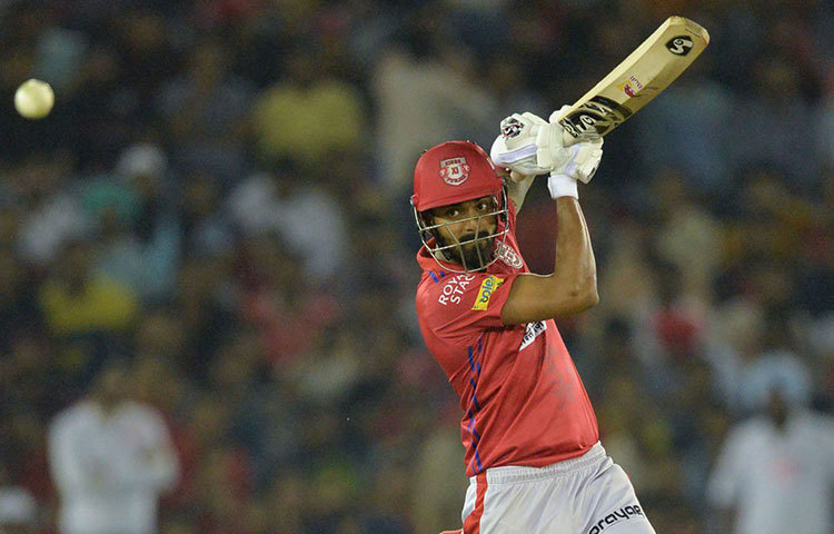 বিশ্বকাপের আগে তার ফর্ম নিয়ে যারা চিন্তায়, তাদেরকেই যেন বার্তা দিলেন কেএল রাহুল। মুম্বাই ইন্ডিয়ান্সের বিরুদ্ধে প্রথমে ব্যাট করতে নেমে অপরাজিত সেঞ্চুরি করেন তিনি। ১৯তম ওভারে হার্দিক পান্ডের বলে তোলেন ২৫। তবে উইনিং সাইডে দেখা যায়নি তাকে। ৩১ বলে ৮৩ রান করে মুম্বাইকে জয় এনে দিয়েছিলেন পোলার্ড।