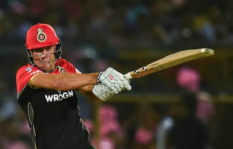 এবি ডিভিলিয়ার্সের মতো ধ্বংসাত্মক ব্যাটিং না করলেও মিডল ওভারগুলোতে টিমের এক প্রান্ত ধরে রেখেছেন মার্কাস স্টোইনিস। এরপর ডেথ ওভারে তার ব্যাট থেকে এসেছে বিগ শটস। বেশ খোলতাই করে হাঁকিয়েছেন চার-ছয়। টুর্নামেন্টে তার স্ট্রাইক রেটে ১৩৭.১১। আজকের টিমে স্টোইনিসের থাকাটাও তাই প্রায় নিশ্চিত।