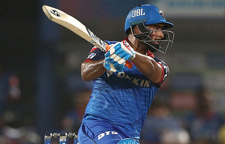 বিশ্বকাপের দলে ঠাঁই পাননি, কিন্তু প্লে অফে দলকে ভরসা দিয়েছেন তিনিই। ধোনির সঙ্গে আজকের দ্বৈরথে উইকেটকিপার-ব্যাটসম্যান ঋষভ পান্থ নামতে পারেন চারে। গত ম্যাচে ১৮ নম্বর ওভারের প্রথম চারটে বলে দুটো ছয়, দুটো চার মেরে ম্যাচটা ঘুরিয়ে দেন তিনিই (২১ বলে ৪৯, দুটো চার, পাঁচটা ছয়)।