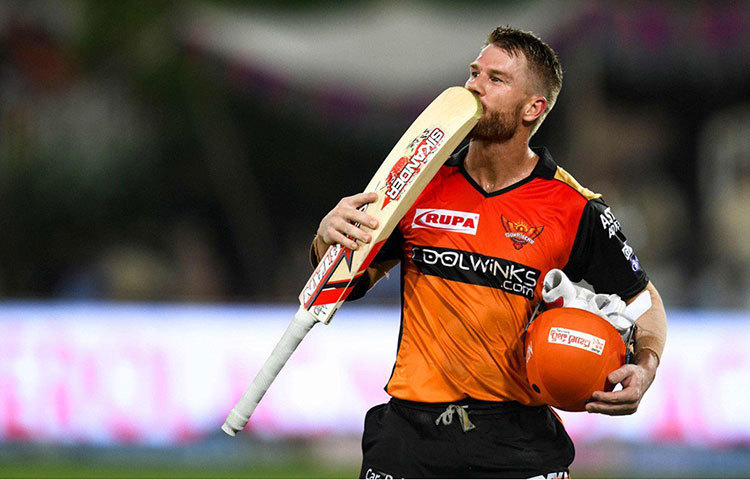 চতুর্থ স্থানে রয়েছেন ডেভিড ওয়ার্নার। ২০১৯ ‘ব্যাক উইথ আ ব্যাং’ হল ওয়ার্নারের। সানরাইজার্স হায়দরাবাদের ওপেনার ডেভিড ওয়ার্নার। ১২ ম্যাচে ৬৯২ রান করে অজি ওপেনার থাকছেন সবার আগে। গড় ৭৯.২০। অরেঞ্জ ক্যাপ পেলেন তিনি।