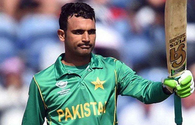 ফখর জমন: ২০১৭ সালে চ্যাম্পিয়ান্স ট্রফিতে তার পারফরম্যান্স ভুলতে পারবে না ক্রিকেটপ্রেমীরা। পাকিস্তানের এই তারকা একা ম্যাচ জেতানোর ক্ষমতা রাখেন। পাকিস্তানের ‘এক্স ফ্যাক্টর’ অবশ্যই তিনি। ইংল্যান্ডের মাটিতে সম্প্রতি পারফরম্যান্স বেশ ভাল ছিল তার।