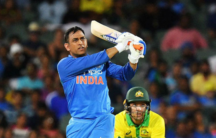 মহেন্দ্র সিং ধোনি (ভারত): ২০০৭, ২০১১, ২০১৫ বিশ্বকাপে খেলেছেন। ২০১৯ সালে সম্ভবত শেষ বিশ্বকাপে মাঠে নামতে চলেছেন মহেন্দ্র সিং ধোনি।