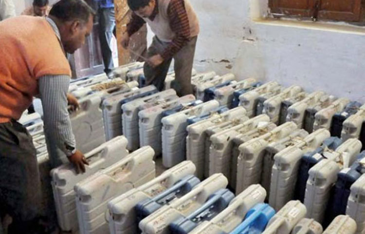 প্রথমে গোনা হবে পোস্টাল ব্যালট, তারপর ইভিএম, সবশেষে ভিভিপ্যাট। এক একটি হলে ৭ থেকে ১৪টি টেবিল থাকতে পারে।