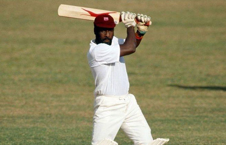 ভিভিয়ান রিচার্ডসকে রাখতেই হবে চার নম্বরে। ১৯৭৯ সালে ১৩৮ রানে অপরাজিত ছিলেন তিনি। ওয়েস্ট ইন্ডিজের স্কোর তার আগে ছিল ৩ উইকেটে ৫৫। এরপর ১০ ওভারে মাত্র ৩৫ রান দিয়ে ইংল্যান্ডকে ৯২ রানে বেঁধে ফেলেন ভিভ।