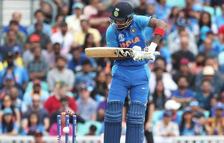 বাংলাদেশের বিরুদ্ধে সেঞ্চুরি হাঁকানোর পরে লোকেশ রাহুলকে চার নম্বরে দেখছেন ইডেনে মহারাজকীয় ইনিংস খেলার নায়ক। রাহুলকে চার নম্বরের জন্য ভাবায় বিজয় শঙ্করের জায়গা হচ্ছে না তার প্রথম একাদশে। অথচ বিজয়কেই চার নম্বরের জন্য ভাবা হয়েছিল। একটা প্রস্তুতি ম্যাচ হিসেব বদলে দিয়েছে।