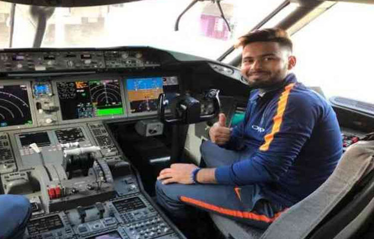 ঋষভকে যতটা তাড়াতাড়ি সম্ভব দলের সঙ্গে অনুশীলনে নামাতে চাইছে টিম ম্যানেজমেন্ট। যাতে পাকিস্তান ম্যাচের আগে তাকে প্রস্তুত করে ফেলা যায়।