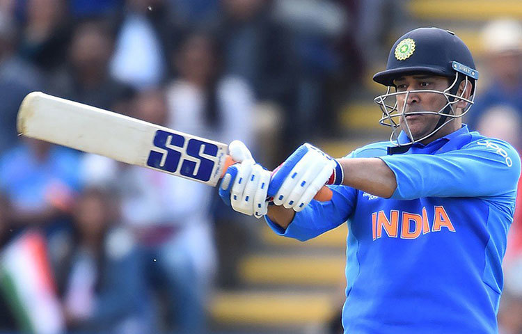 মহেন্দ্র সিং ধোনি: বিশ্বের অন্যতম সেরা ফিনিশার। যেকোনো পরিস্থিতিতে একাই ম্যাচ বের করার ক্ষমতা রাখেন। আজকেও মাহি ম্যাজিক দেখার অপেক্ষায় থাকবে ক্রিকেট বিশ্ব।