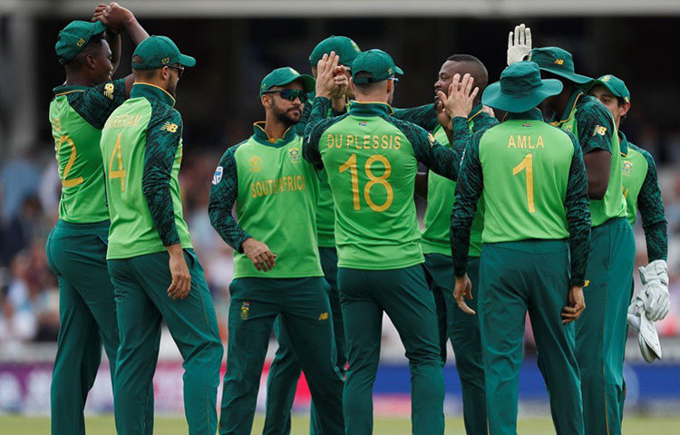 দক্ষিণ আফ্রিকা: বিশ্বকাপে চোকার্সদের এবারের বিশ্বকাপ অভিযান শেষ। পর পর ম্যাচ হারার পিছনে দায়ী সেই ক্যাচের সুযোগ নষ্ট করা। সর্বমোট ৮টি ক্যাচ হাতছাড়া করেছে রোডস-গিবসদের দেশ।