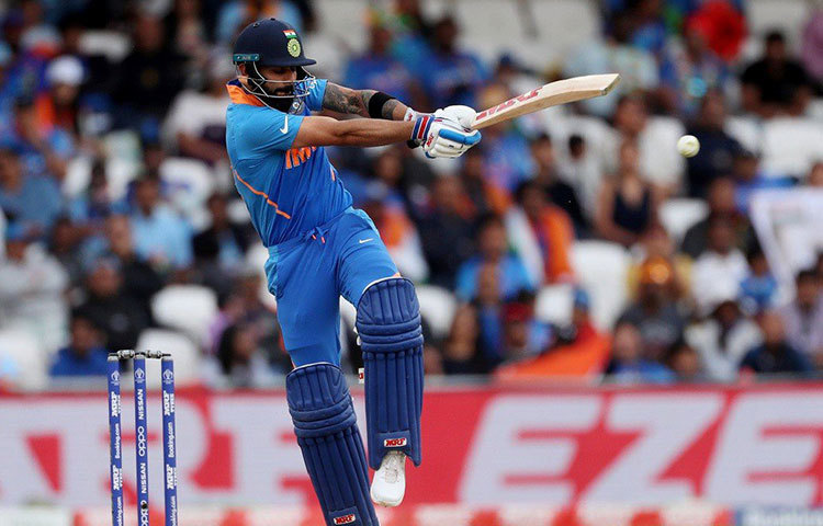 বিরাট কোহলি: ৫টি অর্ধশতরান করে ভারতের ধারাবাহিক তিন নম্বর। কিন্তু এই দলে চারে নামতে হচ্ছে। তবে শুধু ব্যাটিং-এর জন্য নয়, এই দলের অধিনায়কও তিনিই। এবারের বিশ্বকাপে অনেক পরিণত বিরাটকে দেখতে পাওয়া যাচ্ছে।