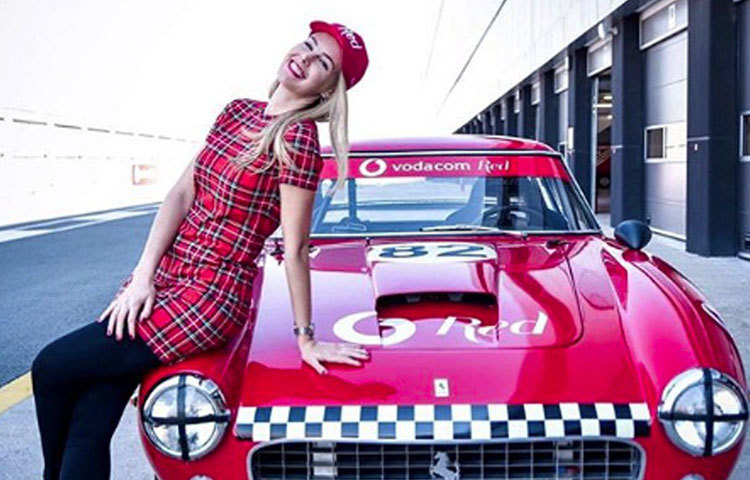 এরপর আর তাকে পিছনে ফিরে তাকাতে হয়নি। কখনও সাংবাদিকতা, কখনও সঞ্চালনা আবার কখনও বা রেডিও জকি। নানা ধরনের পেশায় বিভিন্ন সময়ে দেখা গেছে তাকে।