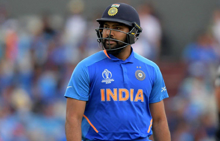 মোক্ষম দিনে ল অফ অ্যাভারেজের শিকার হলেন রোহিত। পর পর সেঞ্চুরির পর আজ ১ রানে তিনি ফিরে গেলেন শুরুতেই। সে ধাক্কা সাময়িক সামলে নিলেও হার আটকাতে পারল না ভারত।