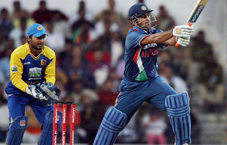 ২০০৯ সালেই আরও একটি দুর্দান্ত ইনিংস খেলেন শ্রীলঙ্কার বিরুদ্ধে। ৮১ রানের মধ্যে ভারতের ৩ উইকেট পড়ে যাওয়ার পর প্রথমে বিরাট কোহলি ও পরে সুরেশ রায়নার সঙ্গে জুটি বেঁধে ভারতের স্কোর ৩০০ পার করে দেন। যদিও দিলশানের শতরানের জন্য ম্যাচটি হেরে যায় ভারত।