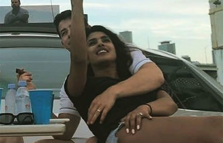 আয়োজন ছিল ইয়ট পার্টিরও।