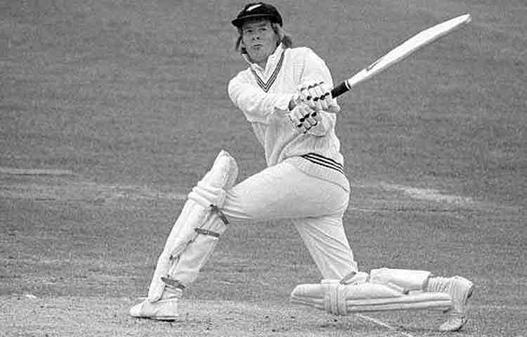 ১৯৭৭ সালে সোয়ানসিতে খেলা চলছিল ওর্স্টারশায়ার বনাম গ্লামারগনের। ওর্স্টারশায়ার এর প্রথম ইনিংস শেষ হয়ে যায় মাত্র ১৬৯ রানে। এর মধ্যে নিউজিল্যান্ডের ক্রিকেটার গ্লেন টার্নার একাই করেন ১৪১ রান। টার্নার এর পর দলের দশ নম্বর ক্রিকেটার নরম্যান গিফর্ড করেন ৭ রান যা দলের দ্বিতীয় সর্বোচ্চ।